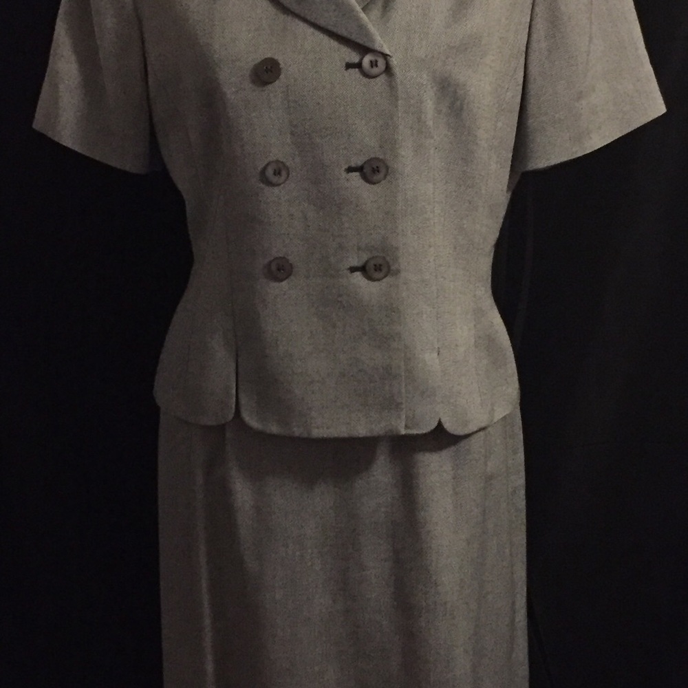 Le Suit Petite Size 12